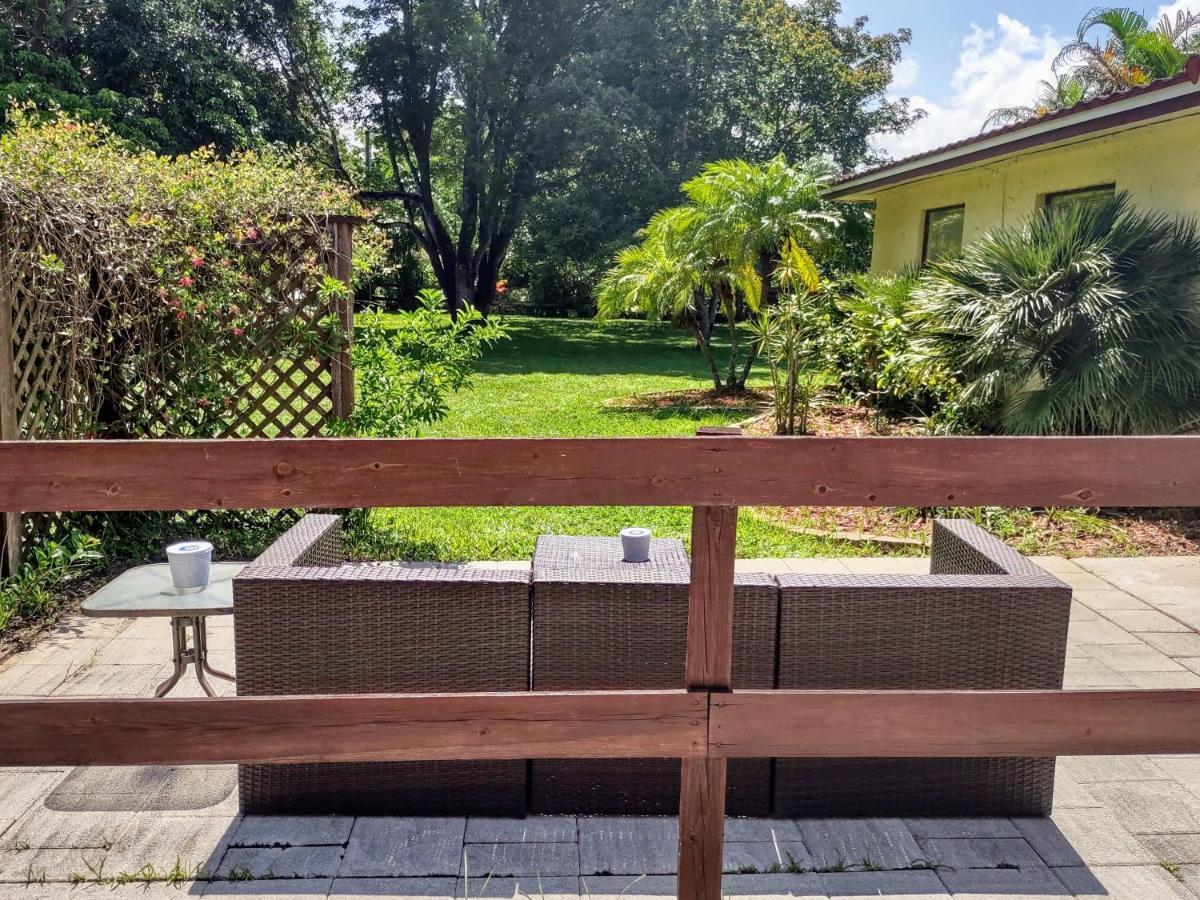 Sunshine Acre 2B 2B King Master Suite, Big Yard Davie Exterior photo