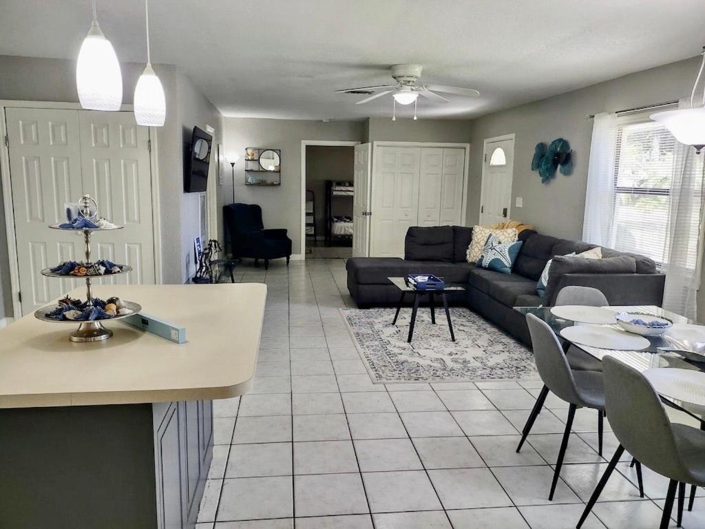 Sunshine Acre 2B 2B King Master Suite, Big Yard Davie Exterior photo